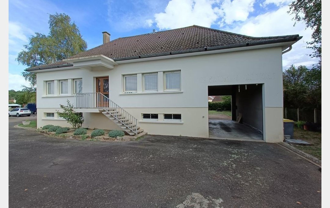 Annonces MONTLUCON : Immeuble | SAINT-AMAND-MONTROND (18200) | 620 m2 | 399 000 € 